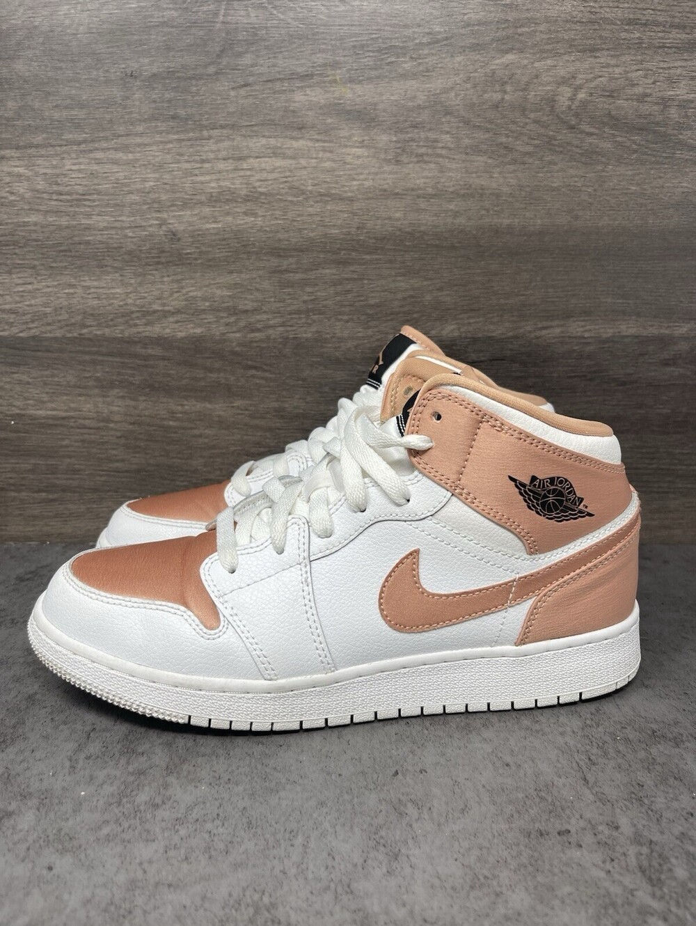 Air Jordan 1 Mid Coral Gold Kids Size 7Y White Pink Rose Gold Shoes 555112-190